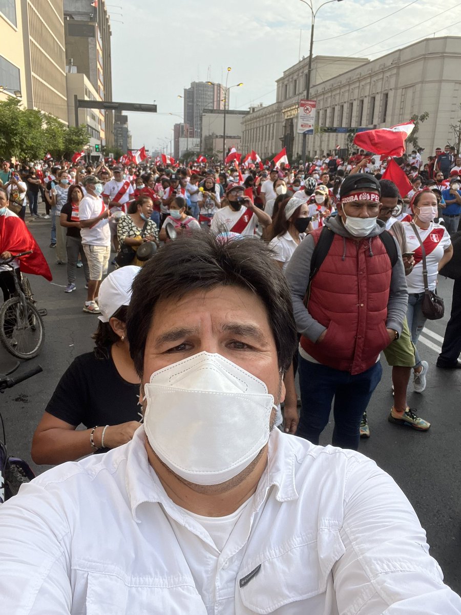 cparedesr's tweet photo. Una marcha multitudinaria, espontánea y legítima. Salimos todos los ciudadanos hartos de tanta ineptitud, corrupción y cinismo. Nadie va a parar el clamor del pueblo peruano. 
¡El inicio del fin! 
@PedroCastilloTe 
@anibaltorresv https://t.co/gMA40acfWR