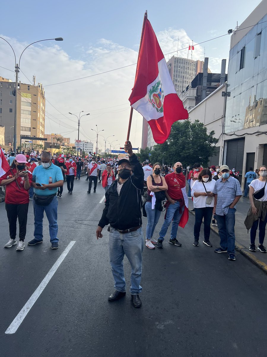 cparedesr's tweet photo. Una marcha multitudinaria, espontánea y legítima. Salimos todos los ciudadanos hartos de tanta ineptitud, corrupción y cinismo. Nadie va a parar el clamor del pueblo peruano. 
¡El inicio del fin! 
@PedroCastilloTe 
@anibaltorresv https://t.co/gMA40acfWR