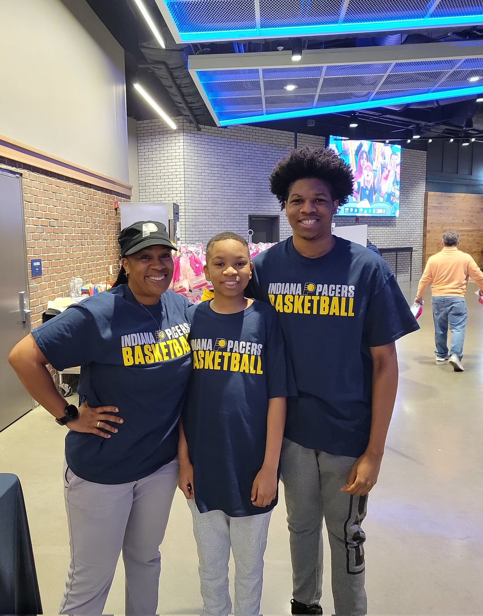 JamickaEdwards's tweet image. Date night with 2 of my 3 awesome sons! 💙💛🏀#Pacers #pacersgamenight #blessed