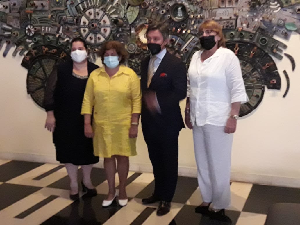 MirthaR60301543's tweet photo. Constitución de la primera empresa mixta del MINCIN  "Gran Ferretero" #ComercioCuba #Cuba @MincinCuba @JorgeLuisTapiaF @Novalmarlene18 @BetsyDazVelzqu2 https://t.co/RgSU8aGacB