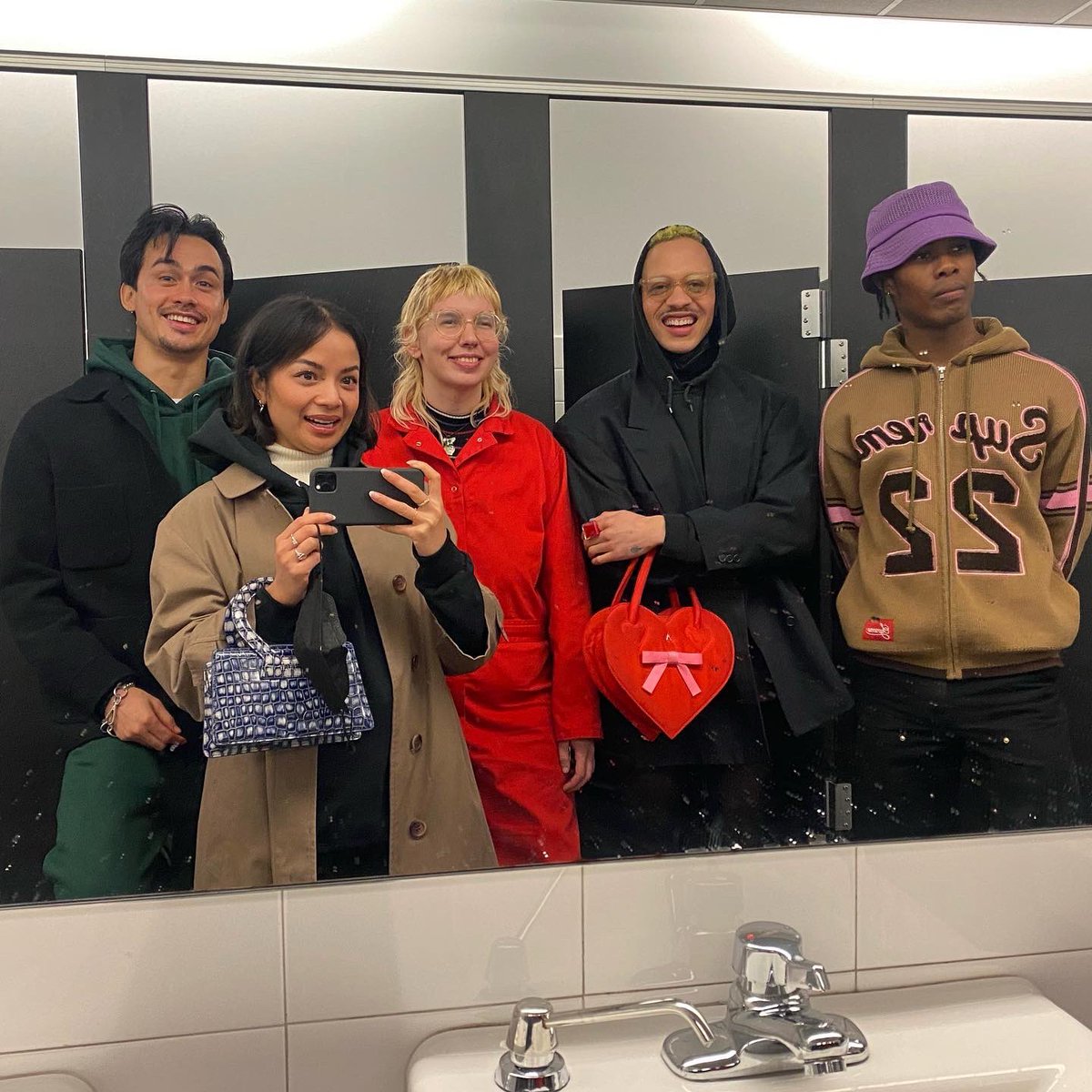 time_trades's tweet photo. 4 pics in 4 cities in 1 month. not to be gay and stupid but i love my friends https://t.co/pF1ke8d3Mn