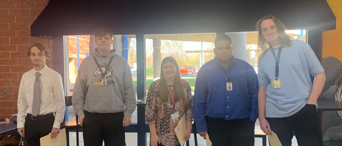 and_bcs's tweet photo. @WalkerValleyHS English students completing their Senior Interviews! Thanks to @clevelandstate @CLEchamber @DENSOAutoParts @WackerChemCorp &amp; many more for making this a great experience! https://t.co/hoSaItzrwp