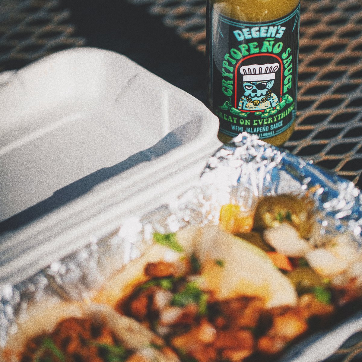 moonsofmarsxyz's tweet image. Chef Dan Morino has been cookin' up! Cryptopeño Sauce is a new Taco Tuesday essential 🌮🔥🌶️

The #Renegades x #FaMorie connection runs deep, so it was only right to rep 'em in this 1st batch of Degen's Hot Sauces. Renegades get 1st dibs on the full collection, more details soon!