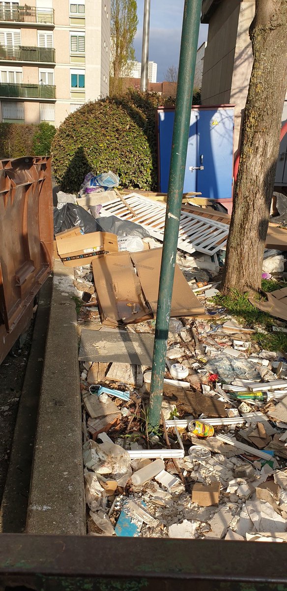 CAbandonnee's tweet photo. Ballades urbaines au cœur du quartier #ArcSportif ❤ de #Colombes : non Brigitte, il n'y a pas que du béton !
#hautsdeseine 
#shamovitcherie #escrolo
#saccageColombes  #Colombescrade #stopcrade
#Colombescrotte #stopcrotte https://t.co/aMbZLYTDJ1