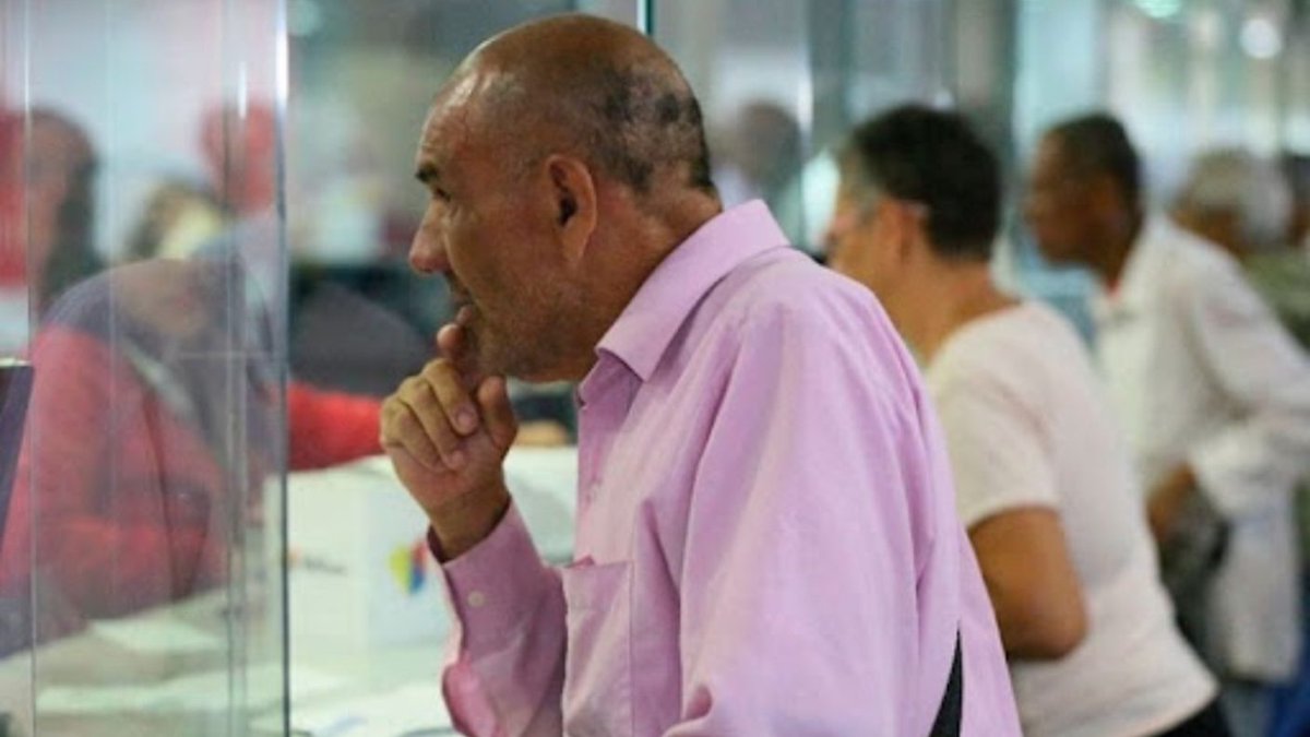 asimplevistacom's tweet photo. IVSS pagará a pensionados la segunda parte del retroactivo por aumento del salario mínimo el #7Ab https://t.co/5nVldmATzh #4Abr #Venezuela #Pensionados https://t.co/IyMbFm5XoK