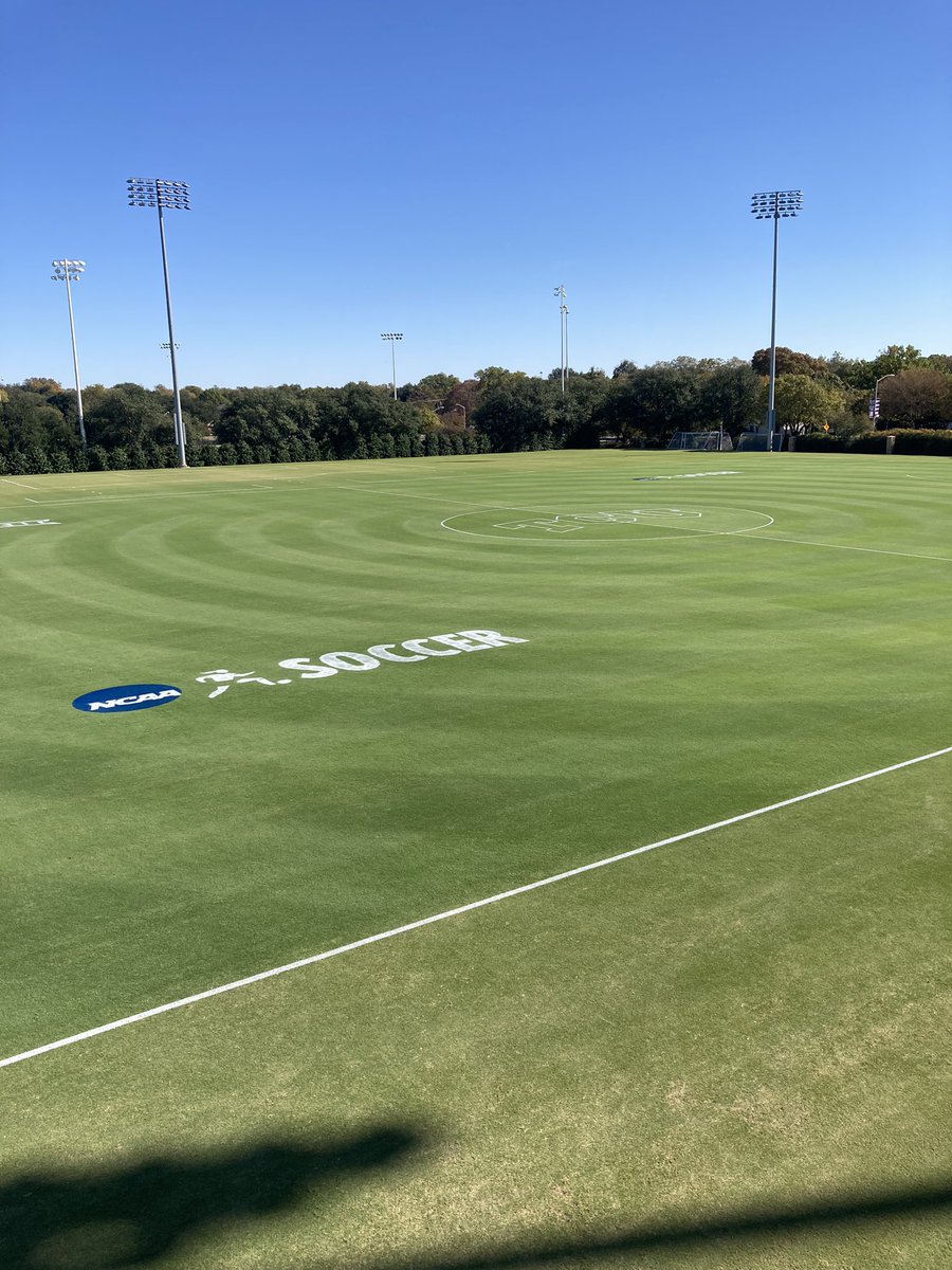 TCUFIELDCREW's tweet photo. Wanna join our team and help manage some of the best natural grass facilities in the country? Live in beautiful Fort Worth while being at a power 5 school? We’re looking for highly motivated turfies soon! Be on the lookout for job postings! https://t.co/YtXRaNmMr4