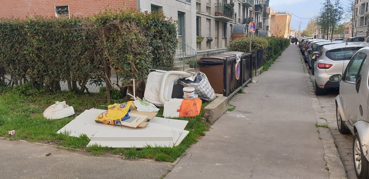 CAbandonnee's tweet photo. Ballades urbaines au cœur du quartier #ArcSportif ❤ de #Colombes : non Brigitte, il n'y a pas que du béton !
#hautsdeseine 
#shamovitcherie #escrolo
#saccageColombes  #Colombescrade #stopcrade
#Colombescrotte #stopcrotte https://t.co/aMbZLYTDJ1