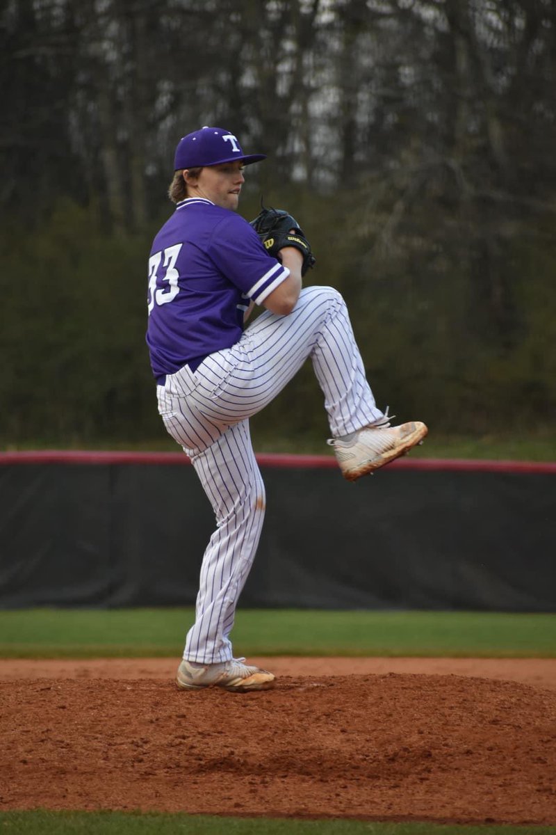 Our Lions take a close one 1-0 against Sacred Heart in a pitchers’ duel! They improve to 4-0 in the region. 

<a href="/griffingraves33/">griffin graves</a> threw 7 innings striking out 13. <a href="/goodwin_needham/">Needham Goodwin</a> had a solo home run to put a run on the board. 

Go Lions!!