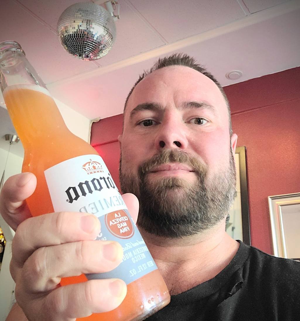 RetroroomL's tweet image. Its Tequila Tuesday with bartender Mark. Come check out his Corona Sunrise(Corona, tequila, grenadine, and o.j.) special  til 8pm! #palmsprings