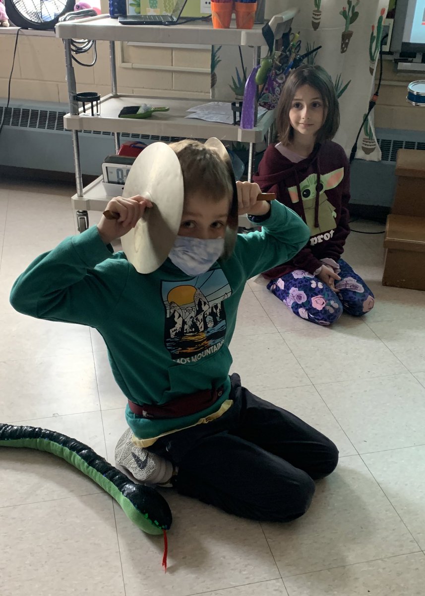 missblacksclass's tweet photo. @missblacksclass plays #percussion #cymbals #vibration #drum #triangle #tapping 🥁#shaking #tuned #untuned #musicplay @alcdsb_stmt @alcdsb #hititkids 🪨 ⭐️ #minimusicians https://t.co/SESOR6bWDu