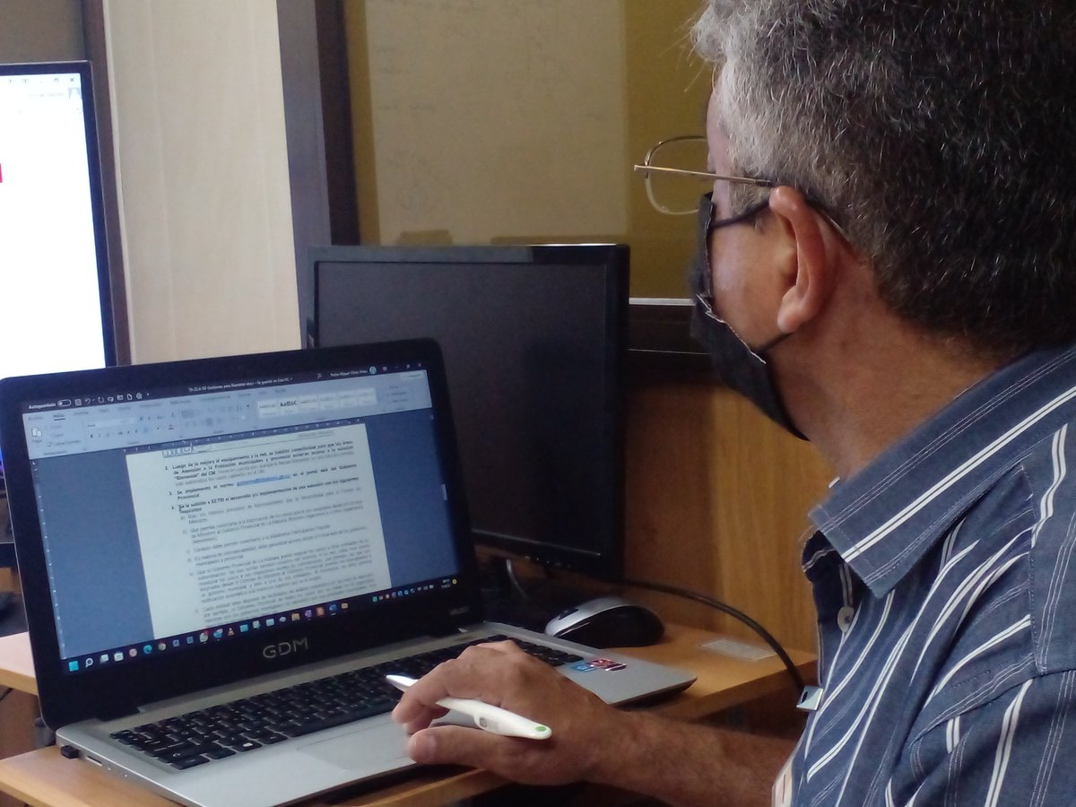 Se desarrolló en la mañana de hoy fructífero intercambio con la participación de la Empresa <a href="/XETID2/">XETID</a> ,<a href="/raul_vantroi/">Raúl Vantroi Navarro Martínez</a> ,<a href="/infocaphabana/">InfoCAP</a>,oficina #AtencionALaPoblacion de <a href="/gobhabana/">Gobierno La Habana</a> , como tema central la informatización de los procesos. #CubaInformatiza <a href="/RGZapata500/">Reinaldo García Zapata</a> <a href="/YanetHzP/">Yanet Hernández Pérez</a>