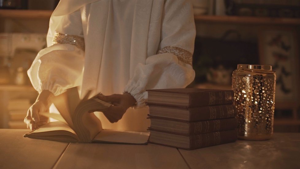 wa__arts's tweet photo. يأتي رمضان في موعده كل عام 
يأتي بحاله لا يتغير، ولكنه يتغير علينا بتغيرنا، بتغير أماكننا، بتغير عاداتنا وأفكارنا. يأتي رمضان وقد تبدلت علينا الأيام وتجاربها، ومهمة عيشه تحتاج خطة في كل دورة له. يعدنا رمضان أن يبقى رمضانا فقط، أما مهمة إحياء ما يحمله لنا متروكة علينا. https://t.co/hzG2BLscyf