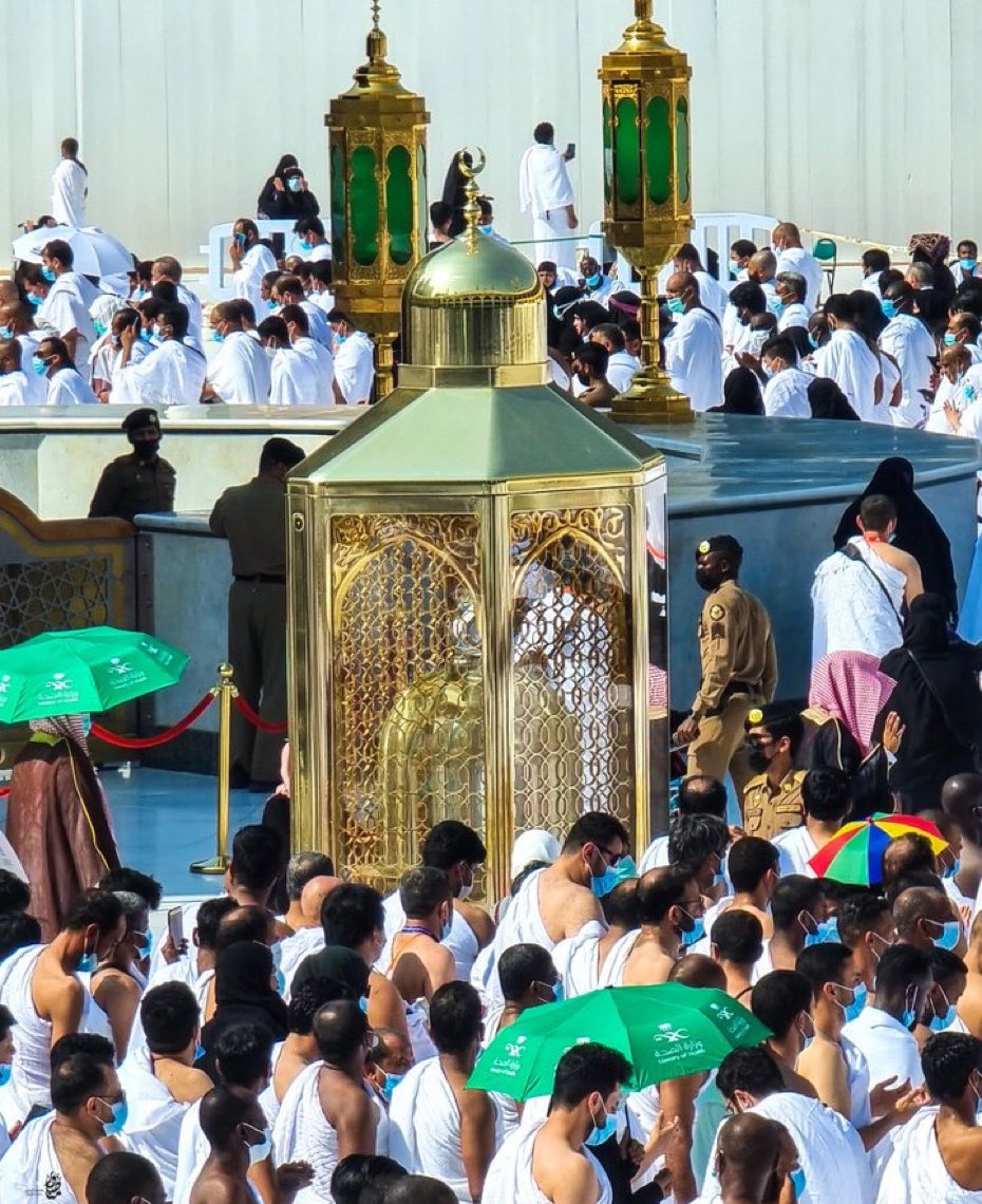 ﴿فيهِ آياتٌ بَيِّناتٌ مَقامُ إِبراهيمَ وَمَن دَخَلَهُ كانَ آمِنًا﴾ 🤍.