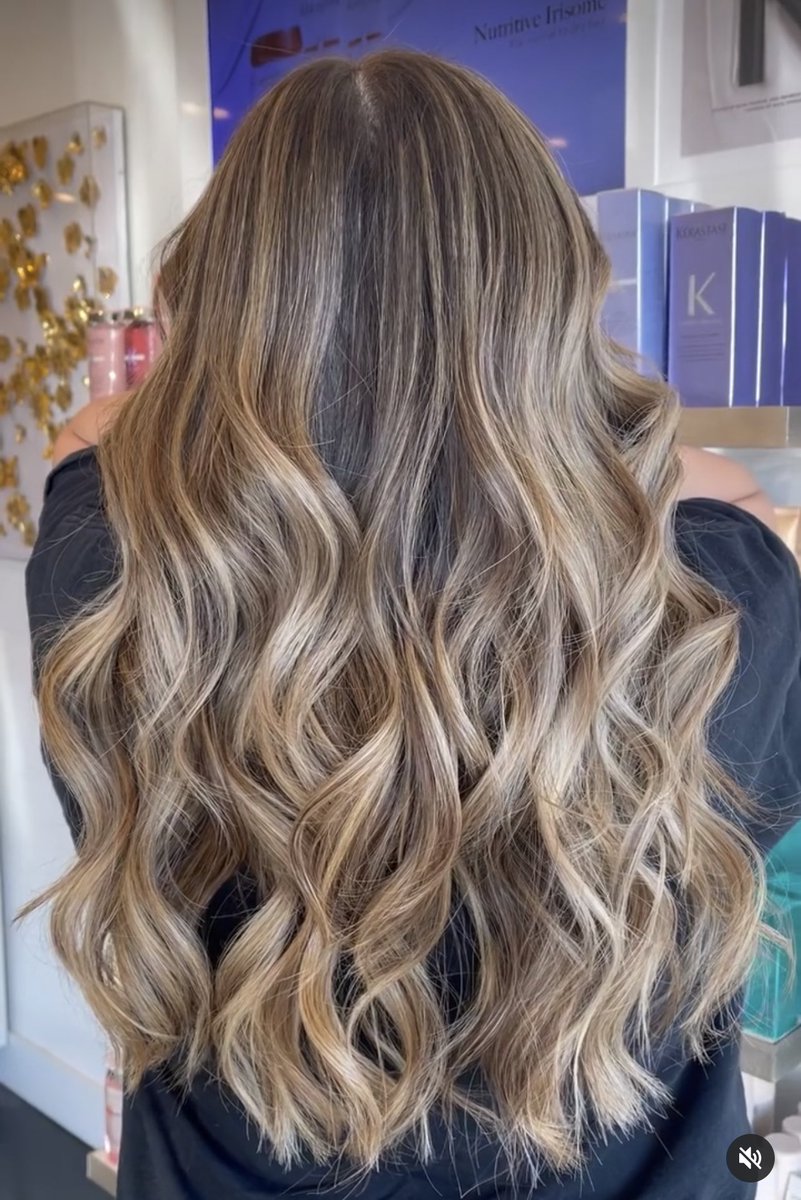 kassabellaa's tweet photo. For my denver girlies~ I’m a hairstylist i specialize in Color, balayage, highlights, Tape extensions, & woman’s cuts, i’m accepting new clients🤍I’d love to meet you and achieve your hair goals! My hair instagram is @ https://t.co/pkUXJOqQbl Dm me to get you booked🤍 #denverhair https://t.co/SoX6bACsDe