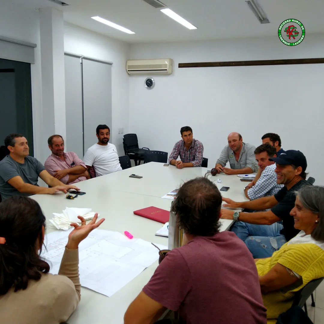laruraltl's tweet photo. Reunión de Equipo 🙌🏼💬
#SRTL #RuralTrenque #EquipoSRTL https://t.co/wEW8VB7siq