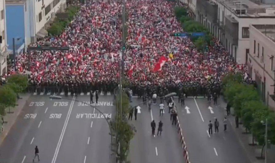 MariaFdaCabal's tweet photo. Perú quiere salir del neocomunista Castillo. Marcha contra el dictador. https://t.co/60ZZck1a9L