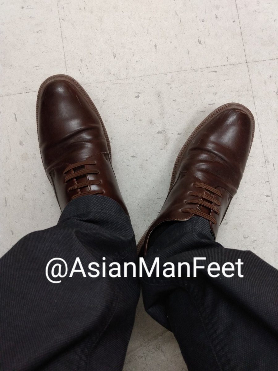 AsianManFeet's tweet photo. I will let my feet out at work once I reach 100 followers.  #feetgay #feet #feetworship #footfetish #feetpics https://t.co/NEd5NoumUN