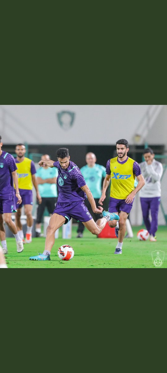 Alshamrani4880's tweet photo. @ALAHLI_FC رجعته راح يعدل الكثير في خط الوسط 
واحشنا والله 💚💚💚 https://t.co/0mDCfUqq5l