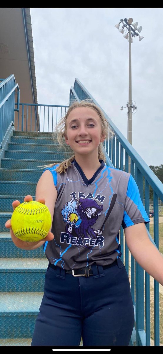2023Gc's tweet photo. Thank You Team Reaper for allowing @CalynRounsavil1 to guest play with with your awesome team this past weekend! Calyn had a great weekend at the plate and behind the dish! Even walked away with another dinger! #SoCalAs 🤍🖤 https://t.co/ITyp4o3dNt
