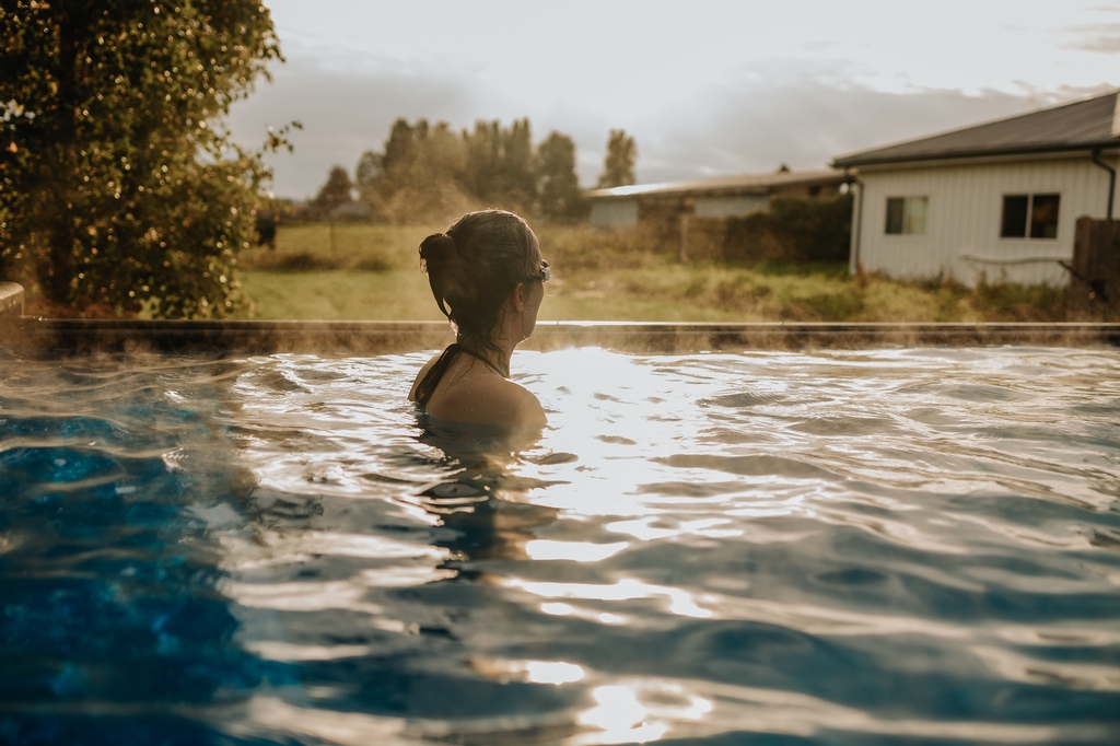 Modpools_Can's tweet image. Make the most of these longer evenings with a sunset dip!☀️

#modpools #pools #swimmingpools #hotpool #ingroundpool #backyardpool #backyarddesign #containerpool #sunset