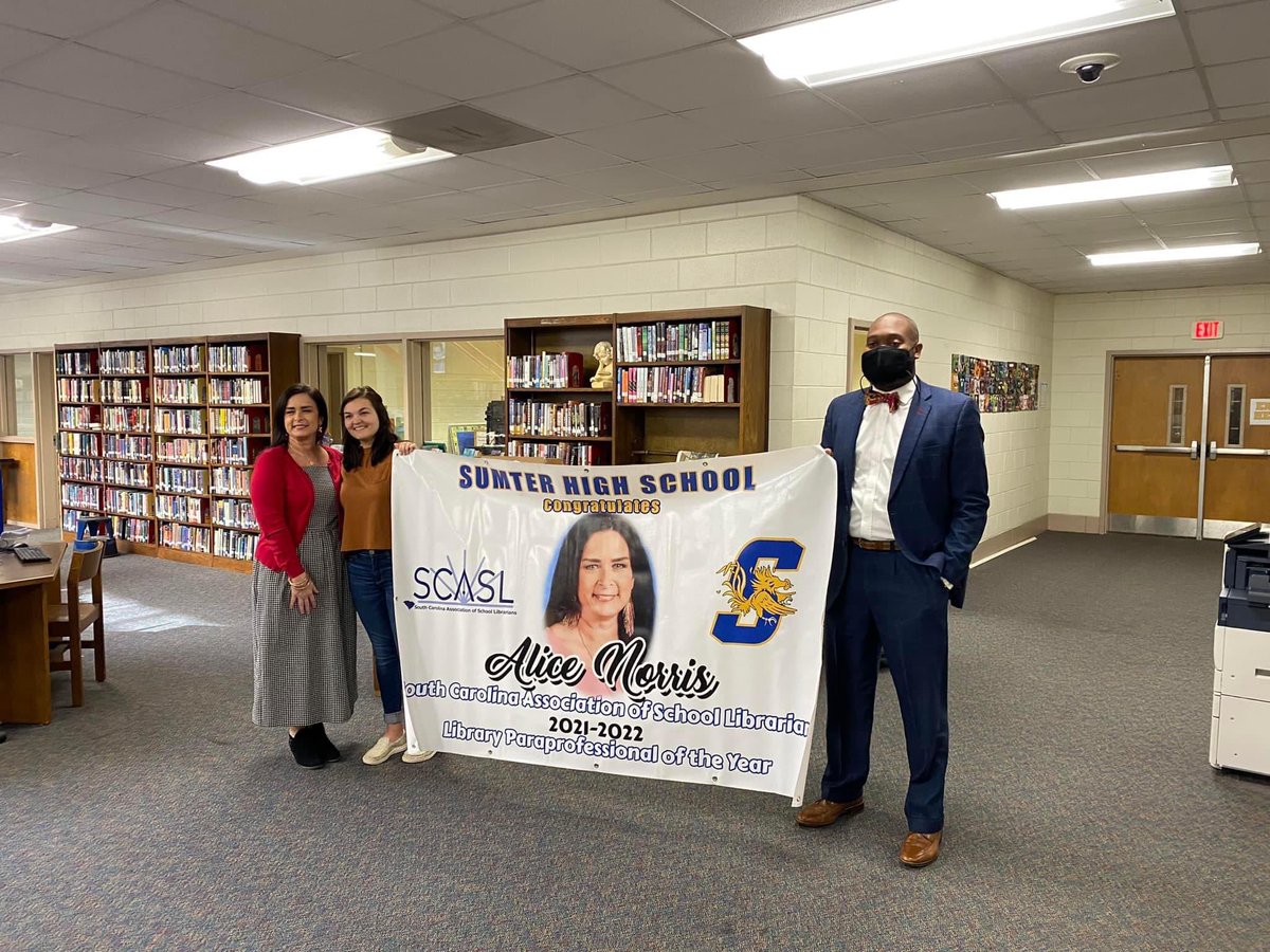AnamariaSandor3's tweet image. Happy #NationalLibrarianDay to the best! We need @SpeedRonda and @houndchik in our lives! Thank you for everything you do for our students and our staff! 💙💛 @SHS_Principal1 @DrPenK @BrendaHafner @sumtergamecocks @SumterSCSchools #SumterStrong #OurWayForward