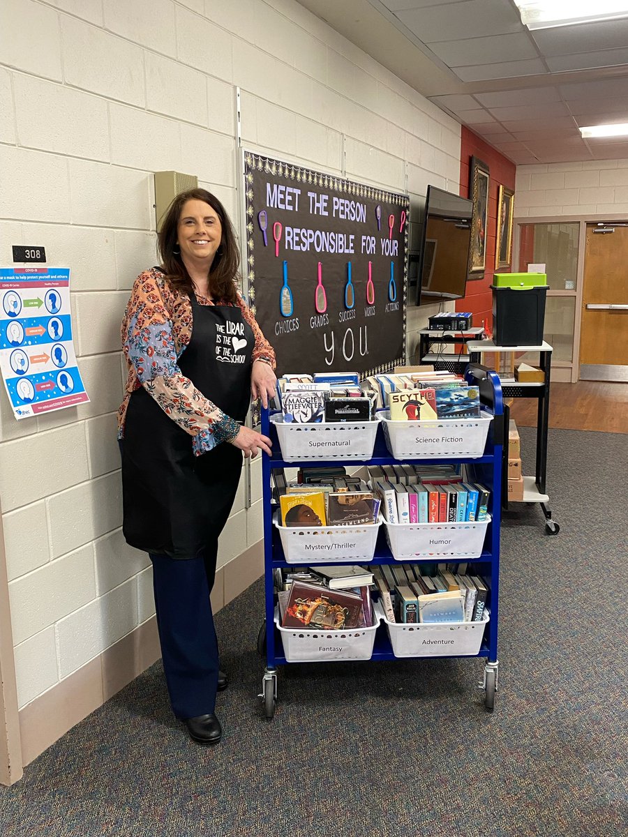 AnamariaSandor3's tweet image. Happy #NationalLibrarianDay to the best! We need @SpeedRonda and @houndchik in our lives! Thank you for everything you do for our students and our staff! 💙💛 @SHS_Principal1 @DrPenK @BrendaHafner @sumtergamecocks @SumterSCSchools #SumterStrong #OurWayForward