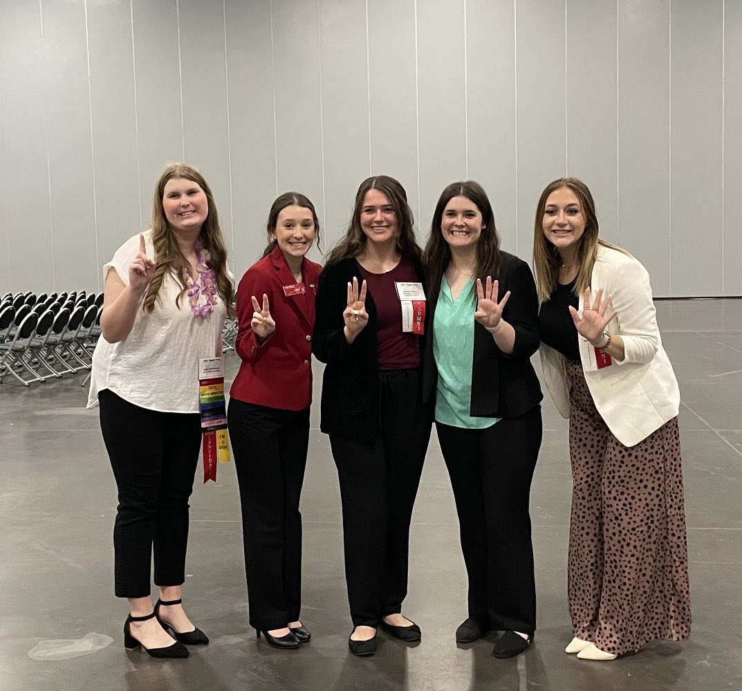 virginiafccla's tweet photo. We were so happy to have many past #FCCLA state officers attend our 2022 #VAFCCLA State Leadership and Recognition Conference (SLRC). Five generations of our State Vice President of Programs and of our State First Vice President came to Virginia Beach to #MakeItCount at #SLRC22! https://t.co/dsBymLrLVa
