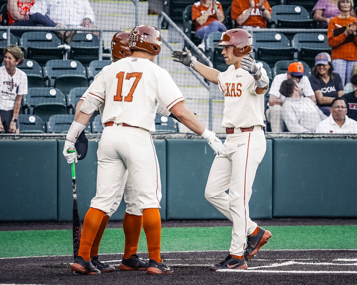 TexasBaseball's tweet photo. Horns bat around in the 1st and it’s a 6-0 ballgame after one complete!

#HookEm https://t.co/tlEVYkevIq
