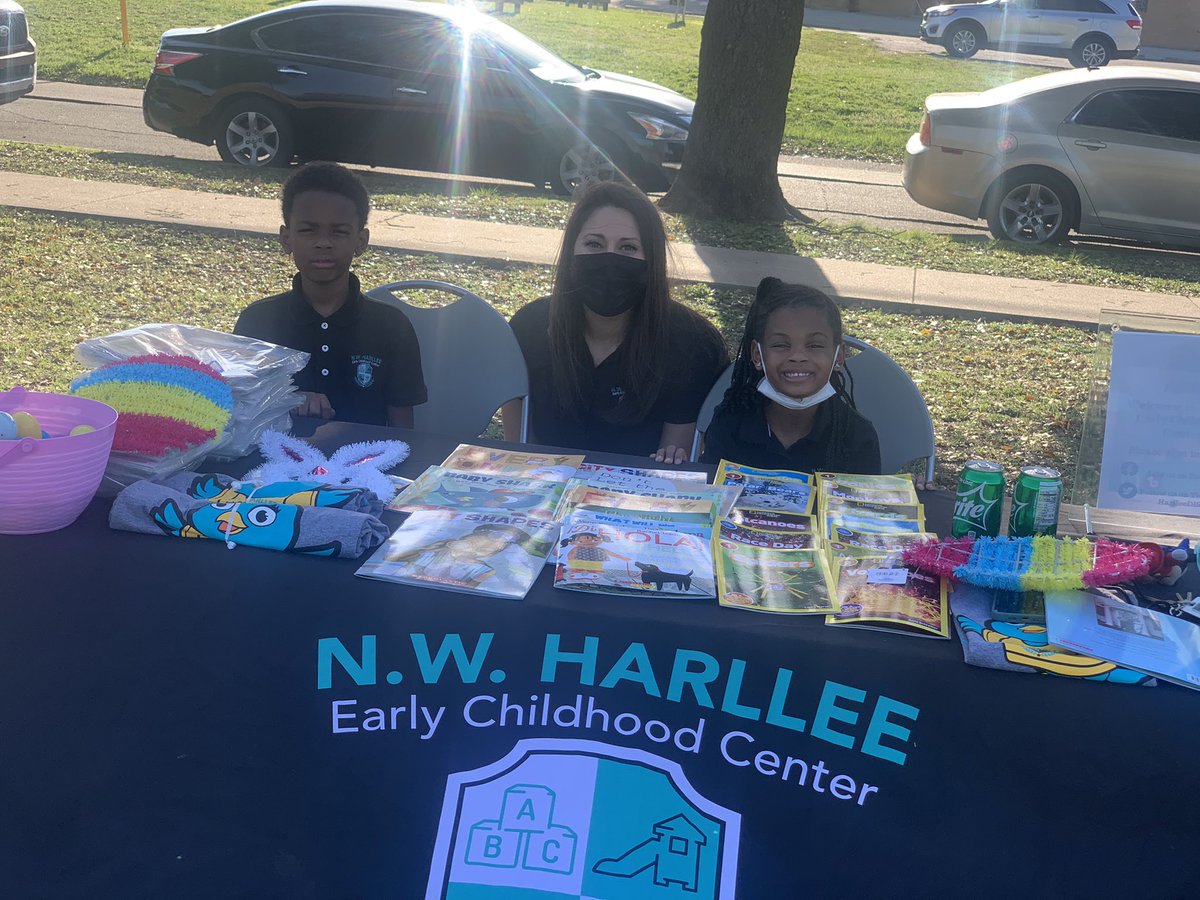 HARLLEEDISD's tweet photo. Out recruiting future Hawk families at Eloise Lundy’s Egg-travaganza! 🐰It was great seeing some of our Hawks! #prekdallas #earlychildhood https://t.co/IyfWIR8mm0