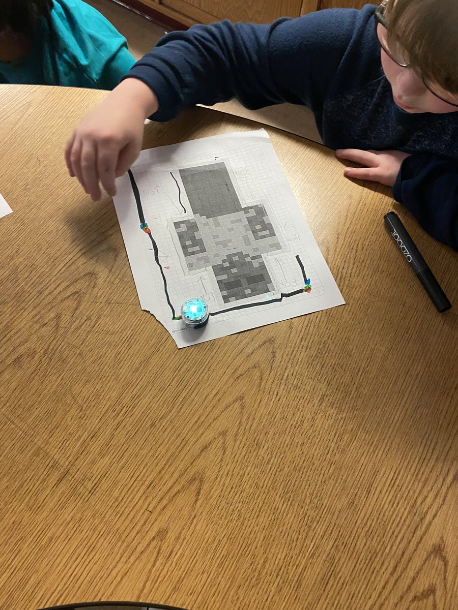 MrsWheelerFCPS's tweet photo. Learning about perimeter is better when it includes Minecraft AND Ozobots!!! #fcpsvanguard #simplyaccelerating #NOBARRIERS https://t.co/pb7eUSc0KU
