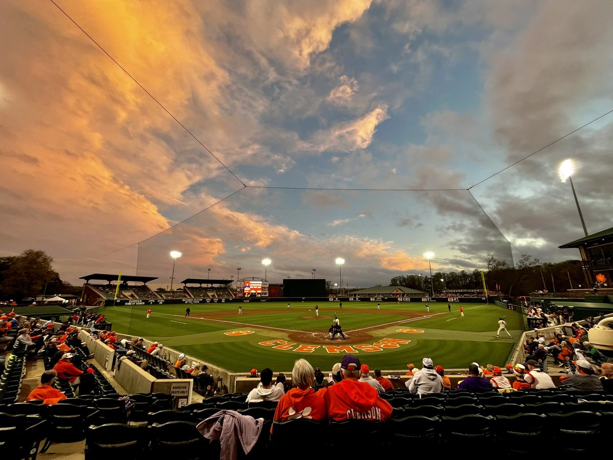 NCAABaseball's tweet photo. This right here...😍

#NCAABaseball x 📸 @ClemsonBaseball 
https://t.co/PVAKiur8IY