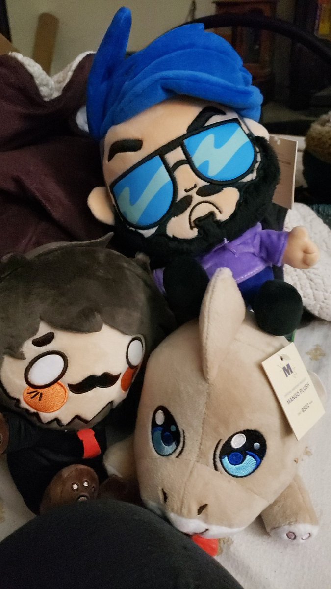 EmRoyEmite's tweet photo. @NotTheClick @OneTopicAtATime Now, all we need is a @heyHuman1_ plush and this family photo would be complete https://t.co/OpHKhi2oDG