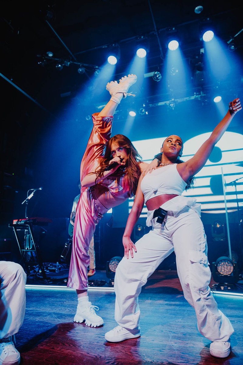 maggielndnphoto's tweet photo. Superstar 🤩 @tatemcrae, sold out NYC https://t.co/fAn2kozjng