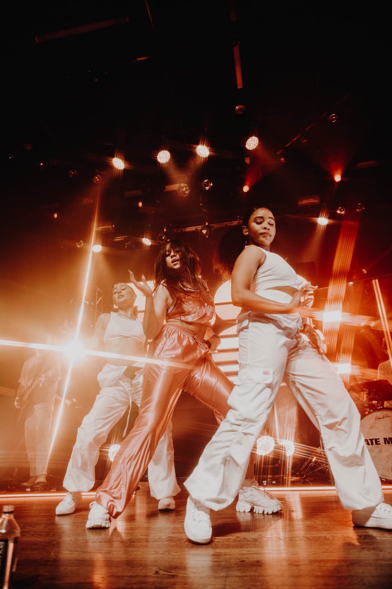 maggielndnphoto's tweet photo. Superstar 🤩 @tatemcrae, sold out NYC https://t.co/fAn2kozjng