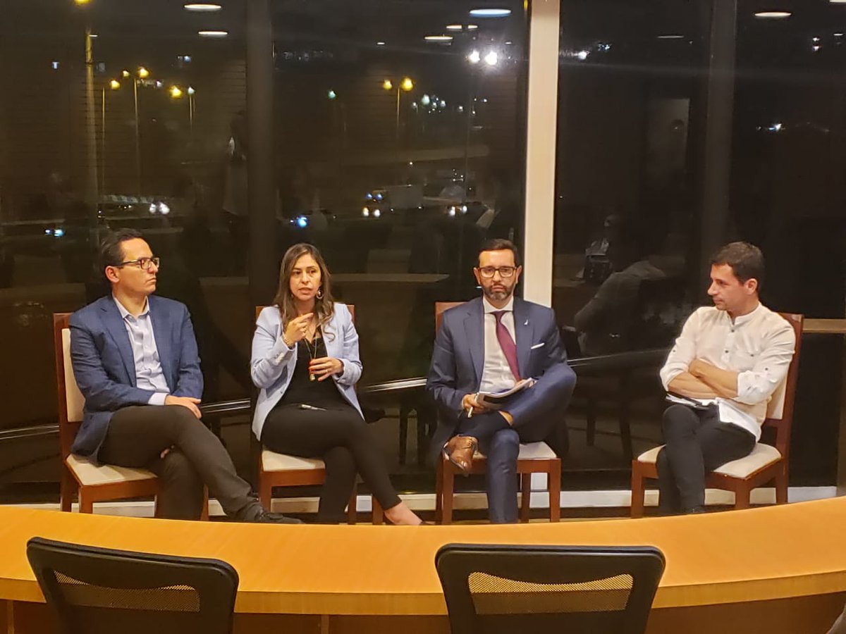 Foropresidentes's tweet photo. Agracedemos a @ErickRinconCard, @shirlheysanchez  y @JoleRestrepo por su participación en la plenaria del mes de abril: "El sector X-Tech ha revolucionado el mundo empresarial" https://t.co/Hc12NDm33H