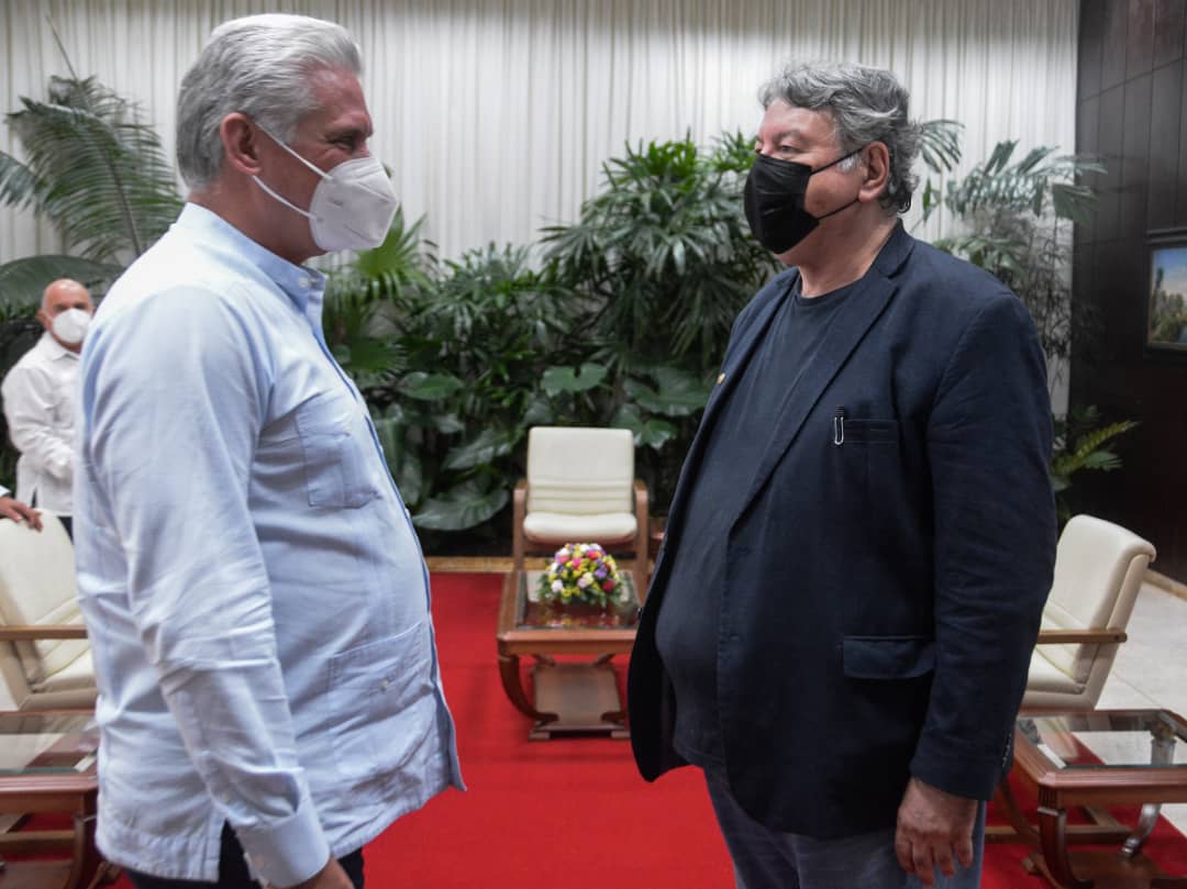 DiazCanelB's tweet photo. Este martes recibí en el Palacio de la Revolución a un gran amigo de #Cuba, el destacado intelectual mexicano Fernando Buen Abad. Hablamos de guerra mediática, de la necesidad de articular nuestras fuerzas y de esa tremenda batalla de ideas que sigue siendo urgente ganar. https://t.co/442nPBICXd