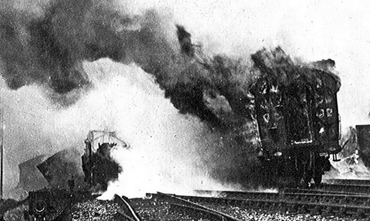 PalatinePuritan's tweet photo. THREAD:

In September 1864, a burning train throttled into Sturgeon, MO.

What the townspeople did not know was that down the road in Centralia, rebel guerrillas had just perpetrated among the worst massacres of the War— leaving 157 Federal soldiers dead, scalped, and mutilated. https://t.co/IE0nVNFfnj
