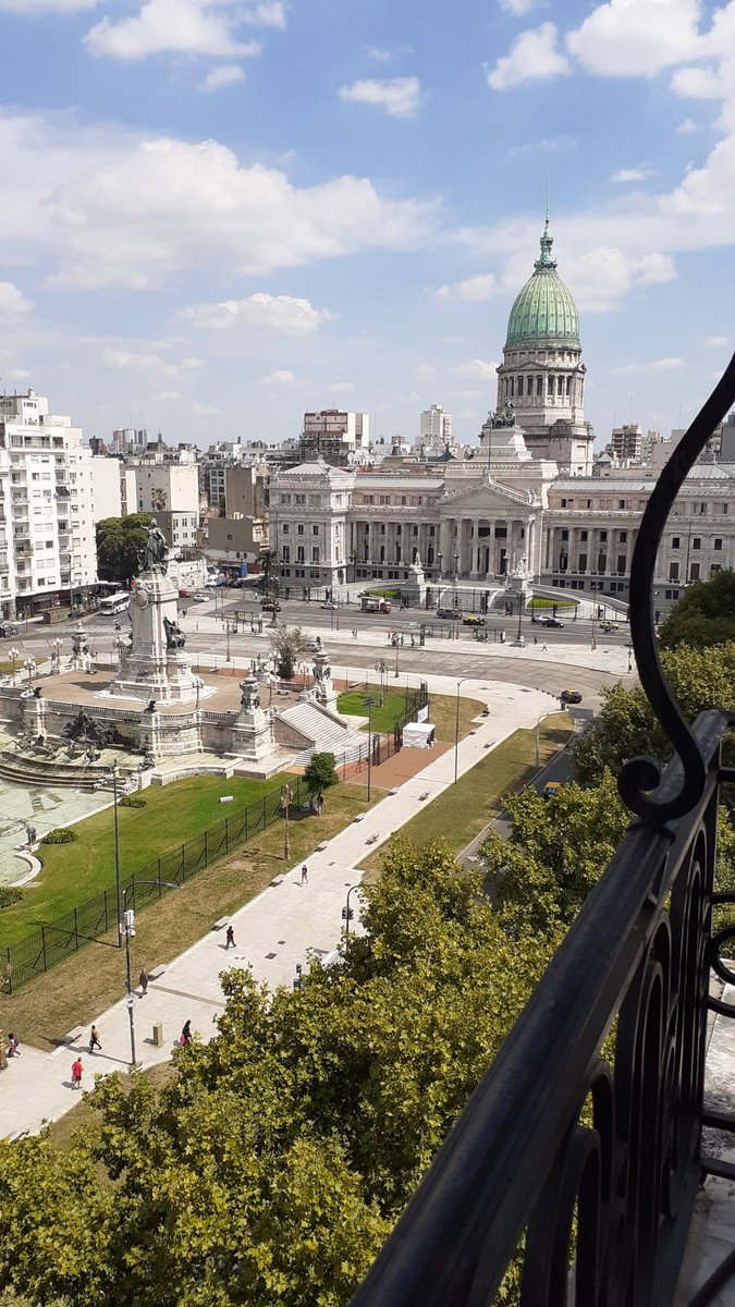 Primeros capítulos de nueva y prometedora temporada laboral. Incorporado ya al gran equipo de BLapp Asuntos Públicos y Parlamentarios Consultora.
Con balcón que da al Congreso, como para seguir de cerca el clima político agitado.