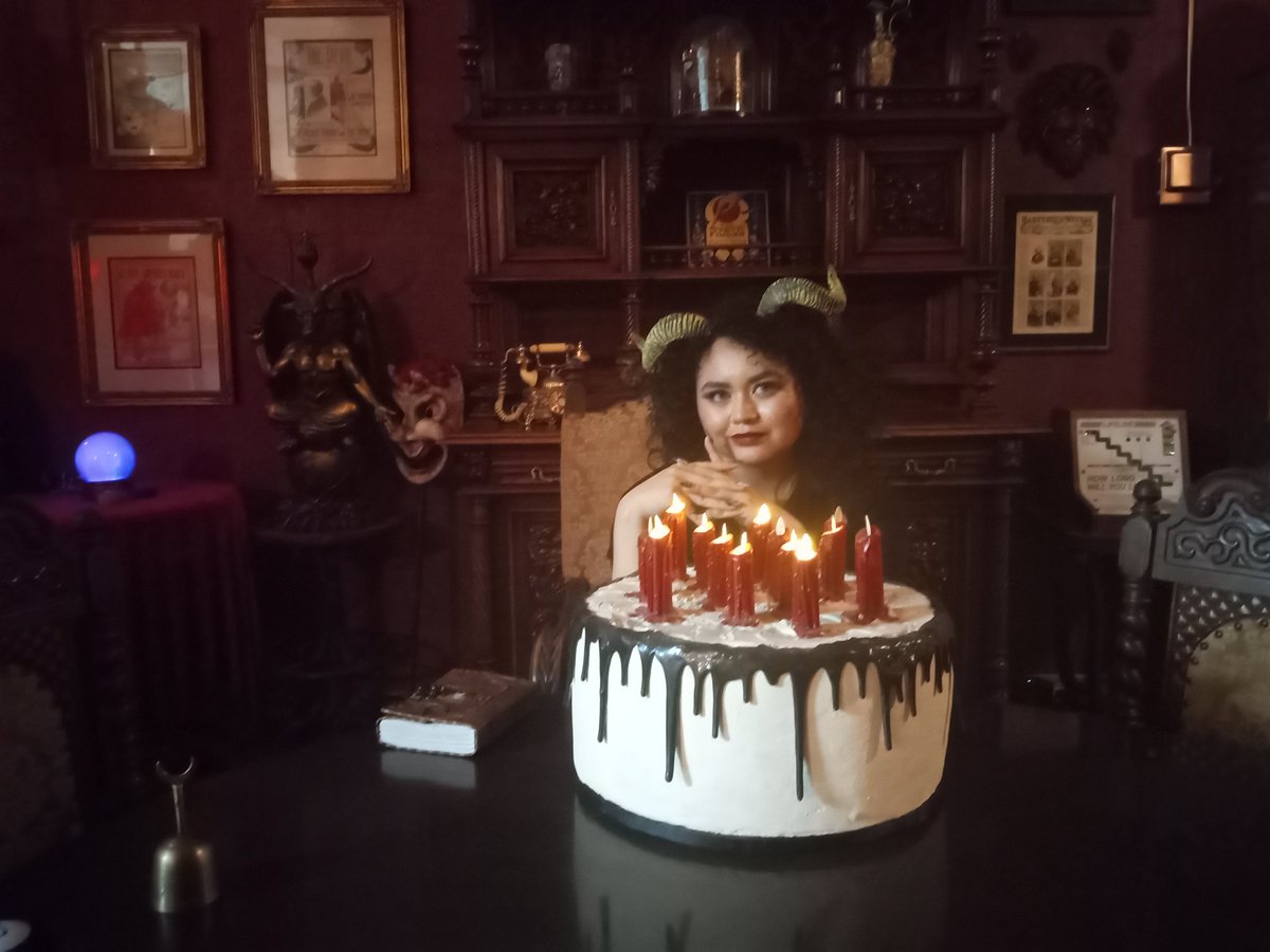 ANKyoungMi_Jell's tweet photo. I really loved visiting... I was at home, celebrating my 27th! #mysticmuseum #slashbackvideo @TheMysticMuseum @SlashbackVideo https://t.co/PHXwZZfSEW