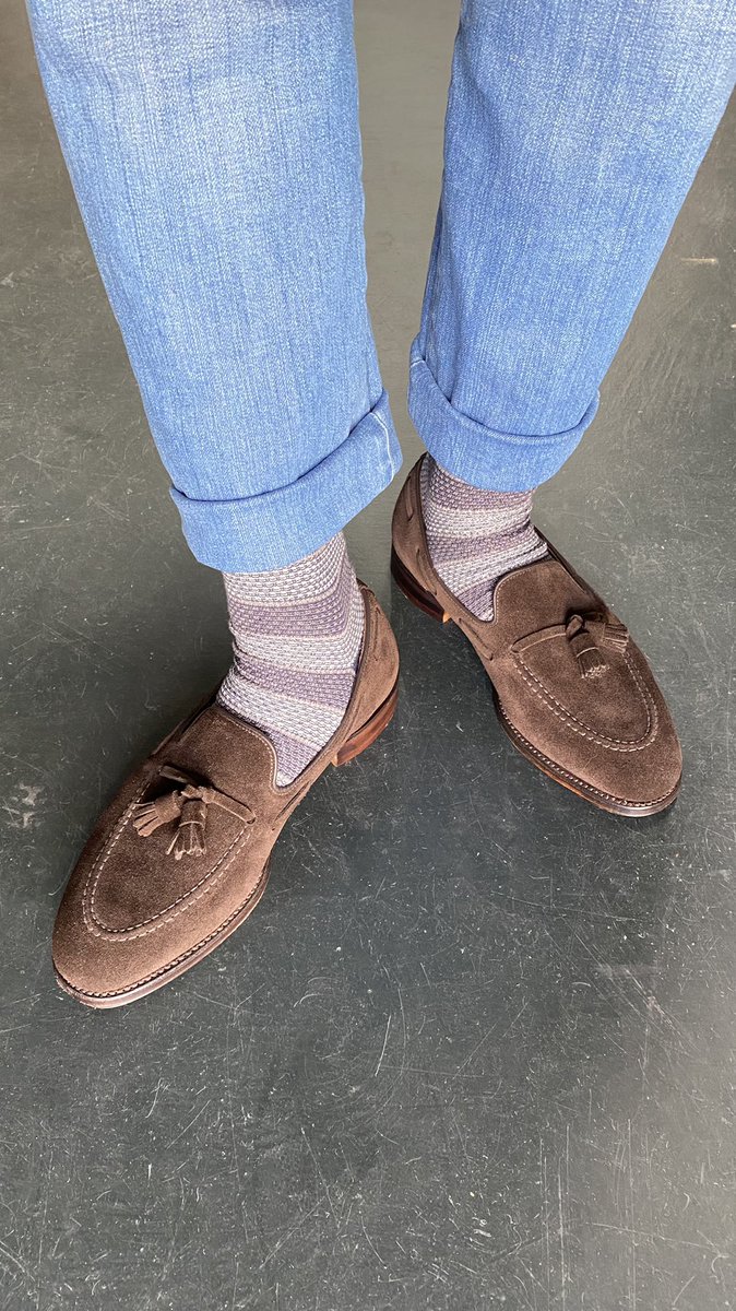 osaka_no_tailor's tweet photo. タッセルローファー良き。
まだまだ足が冷えるのでソックスは長めで。
#LOAKE1880 https://t.co/amUy3Gf6ZO