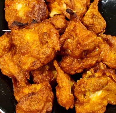 veginoutvegas's tweet photo. AtomicMushrooms LIONS MANE mushrooms battered THEM IN  @Simply_Eggless LIQUID VEGAN EGG, @tasspice ORGINAL SEASONING blends by orly SUPERFOOD FLOUR 
FRIED GARLIC AND TOSSED THEM IN @MerfsCondiments WING SAUCE MIXED WITH @tasspice SUN IS SHINING HOT SAUCE and @MiyokosCreamery 🧈 https://t.co/2qG6iTGnBE