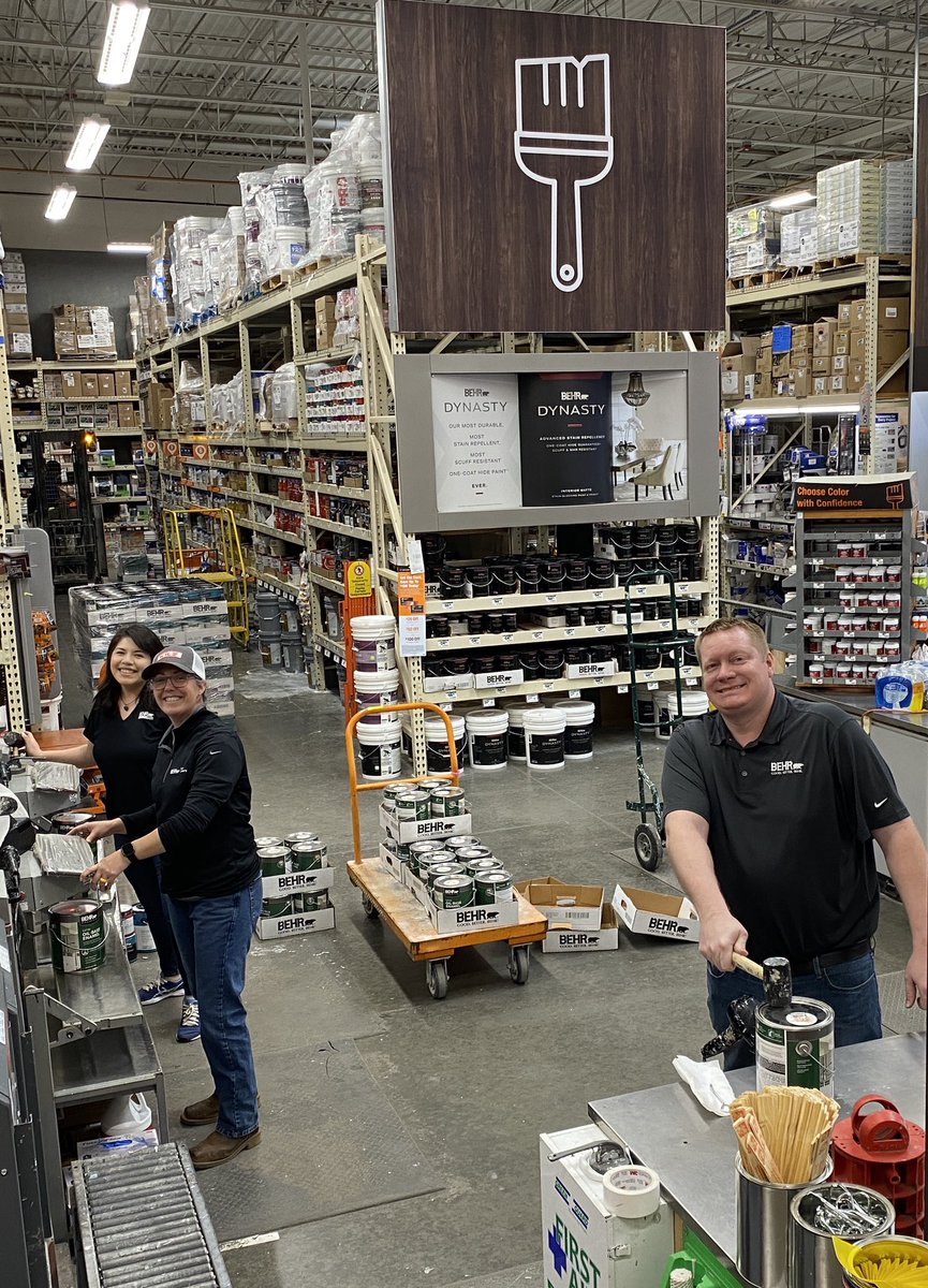AmyClunie's tweet photo. An oldie but a goodie! Multiple 100+ gallon orders on will-call for the same Pro customer out of 6839. Pulling resources to expedite tinting and staging. Teamwork makes the dream work! ✌️🧡🐻
Good. Better. Behr.
#LifeAtBehr
@Sarah_Behr_MN @BehrSouthwest @Kenzie_Ramos21 https://t.co/K1NYOdotWT