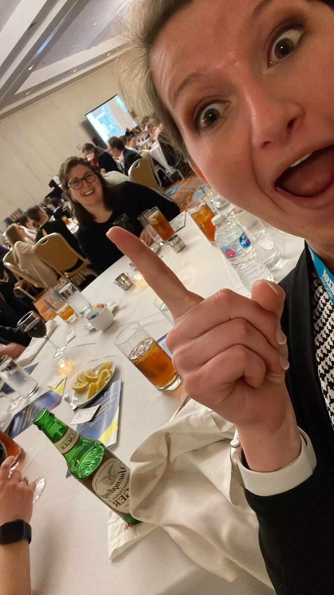 OUR VERY OWN DR. SCHAEFER WON THE EVERS SOCIETY M1 PROFESSOR OF THE YEAR!!!!! #MedEd #AnatEd #ProfessorLife <a href="/EversSociety/">Evers Society</a> Congratulate her if you see her!