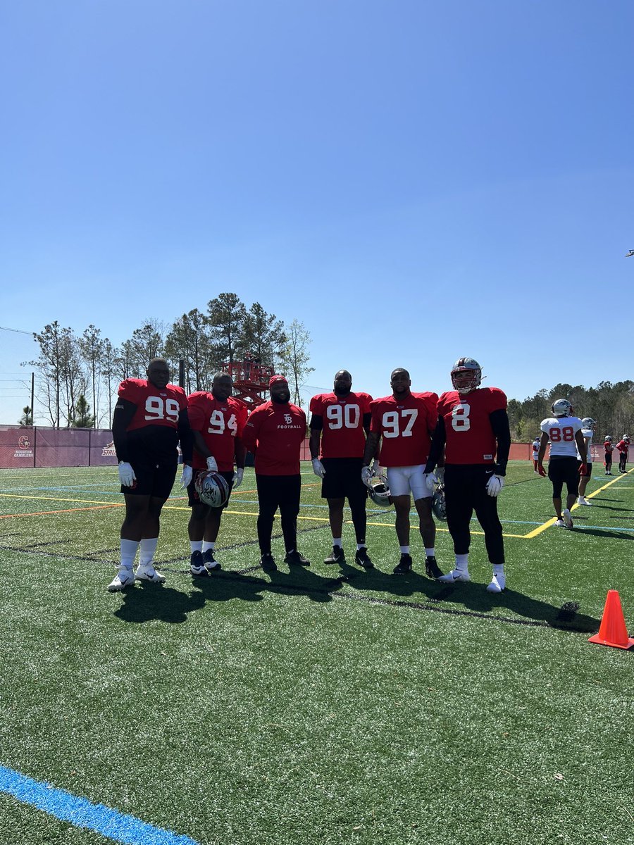 UFLBandits's tweet photo. D-Line boutta go crazyyyyy! 😤😤 https://t.co/XHsif9Wydf