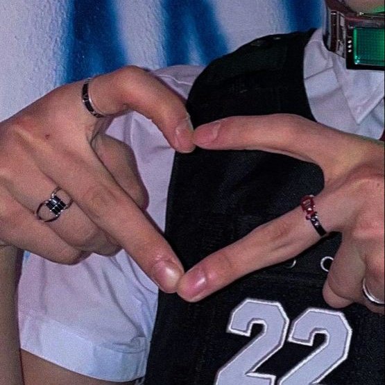 SOHNS0URCE's tweet photo. today we appreciate eric's ✨hands✨ https://t.co/tsZtZfxPvq