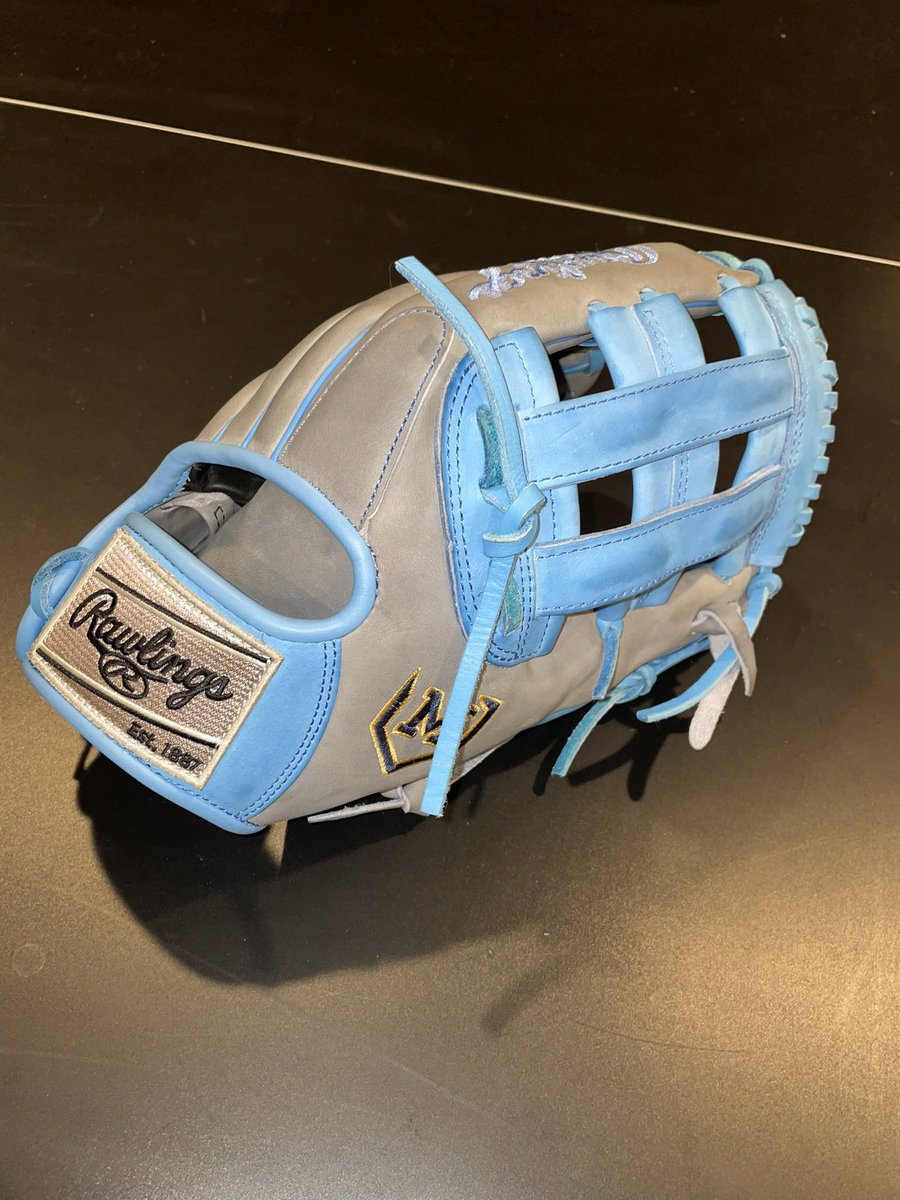 j_russell6's tweet photo. Big thanks to @MidlandBraves @Midland_Redskin and @RawlingsSports for the new leather https://t.co/2ArCjv8AIS