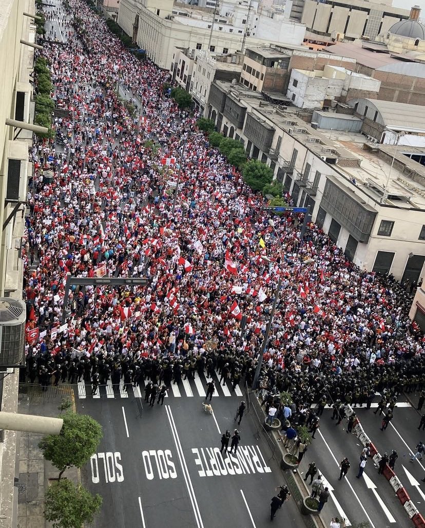 arizevallos's tweet photo. ESCUCHA A TU PUEBLO @PedroCastilloTe Deja de hacerte el de la vista gorda! No es la inmovilidad (algo obvio pero parece que se te tiene que explicar) ERES TÚ EL PROBLEMA! #RenunciaPedroCastillo https://t.co/rnNw5xE991