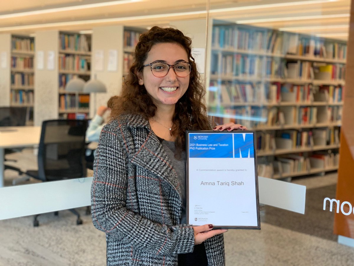 Monash Bus Law & Tax PhD (@blt_hdr) on Twitter photo And here she is receiving her commendation!!! In person and on campus!! Congratulations again, <a href="/PeaceTweeting/">Dr Amna T.S. 🌸🕊🪁⚓️</a> And here she is receiving her commendation!!! In person and on campus!! Congratulations again, <a href="/PeaceTweeting/">Dr Amna T.S. 🌸🕊🪁⚓️</a>