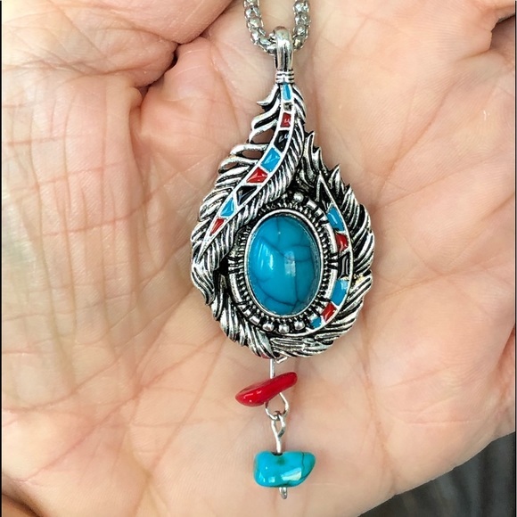 thread_chick's tweet photo. So good I had to share! Check out all the items I'm loving on @Poshmarkapp from @StephanieBushak @EvelandMarye #poshmark #fashion #style #shopmycloset #groabrahammson #mamabling: https://t.co/1JJIAF1JgS https://t.co/UVHVYxzyqn