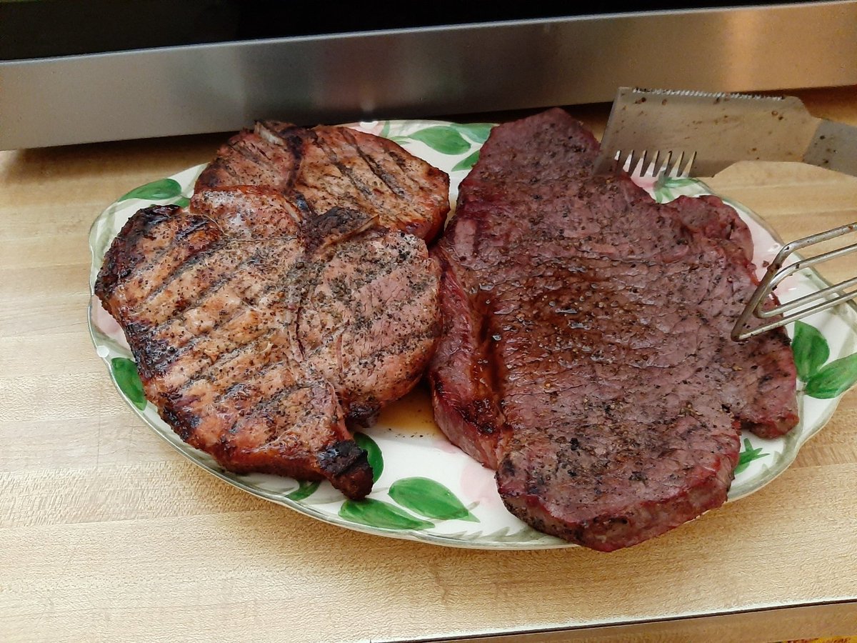CGryphon0's tweet photo. What i was grilling tonight. https://t.co/QO6ster4Nk